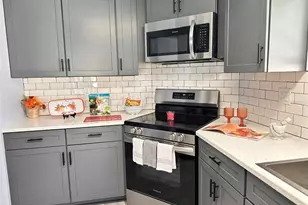 2206 Golden Horseshoe Circle N, Lakeland, FL 33810 - Photo 2