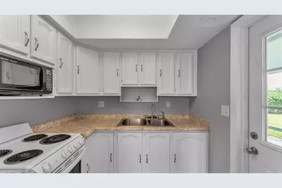 730 Erie Court, Lakeland, FL 33803 - Photo 8