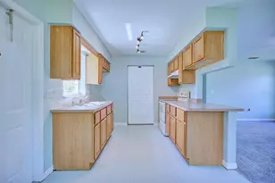 276 W Willow Ave, Eagle Lake, FL 33839 - Photo 10