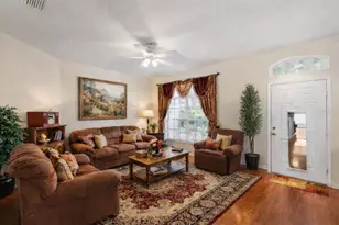 2763 Valencia Grove Dr, Valrico, FL 33596 - Photo 8