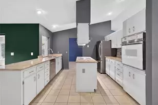 7411 Floral Cir E, Lakeland, FL 33810 - Photo 8