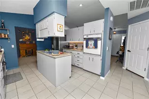 7411 Floral Cir E, Lakeland, FL 33810 - Photo 10