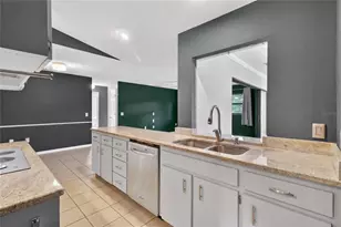 7411 Floral Cir E, Lakeland, FL 33810 - Photo 10