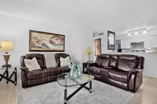 9481 Highland Oak Dr, Tampa, FL 33647 - Photo 8