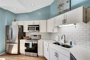 421 Enclave Pl, Lakeland, FL 33803 - Photo 6