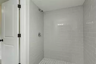 2405 Delrose Dr E, Lakeland, FL 33805 - Photo 12