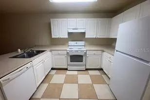 865 Fox Lake Dr, Lakeland, FL 33809 - Photo 2