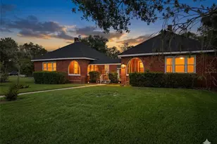 425 E Sessoms Ave, Lake Wales, FL 33853 - Photo 1