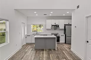 717 W 13th St, Lakeland, FL 33805 - Photo 10