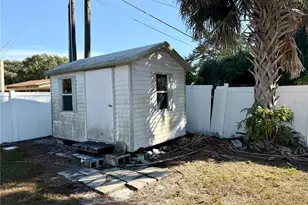 1404 Crescent Pl, Lakeland, FL 33801 - Photo 10