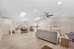 5614 Lazy Creek Dr, Lakeland, FL 33811 - Photo 4