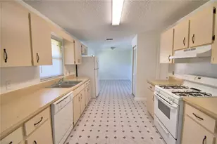 373 Lake Daisy Cir, Winter Haven, FL 33884 - Photo 6