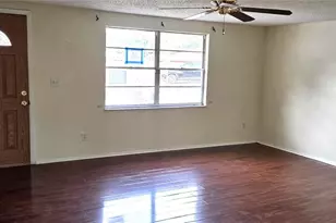 5624 McCoy Ct, Zephyrhills, FL 33542 - Photo 4