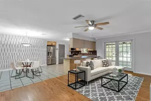 1945 Suzanne Ln, Lakeland, FL 33813 - Photo 4