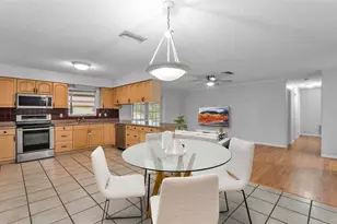 1945 Suzanne Ln, Lakeland, FL 33813 - Photo 6