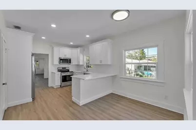 208 E Poinsettia Street, Lakeland, FL 33803 - Photo 10