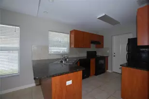 312 E Hibiscus Dr, Lakeland, FL 33803 - Photo 4