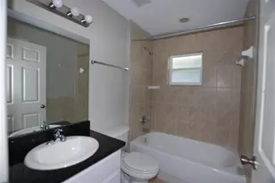 312 E Hibiscus Dr, Lakeland, FL 33803 - Photo 8