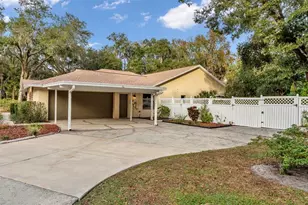 6828 Forestwood Dr W, Lakeland, FL 33811 - Photo 4