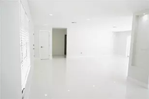 3364 Espanola Dr, Sarasota, FL 34239 - Photo 2