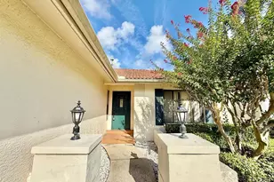 18308 Aintree Ct, Tampa, FL 33647 - Photo 2