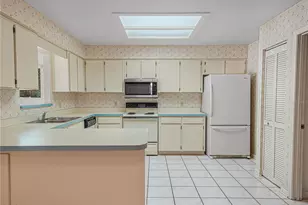 1933 Prairie Dunes Cir N, Lakeland, FL 33810 - Photo 6