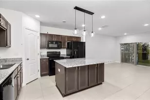 3857 Hampstead Ln, Lakeland, FL 33810 - Photo 4