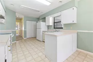 1678 Colonnades Cir N, Lakeland, FL 33811 - Photo 8