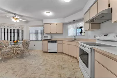 1818 Prairie Dunes Circle N, Lakeland, FL 33810 - Photo 8