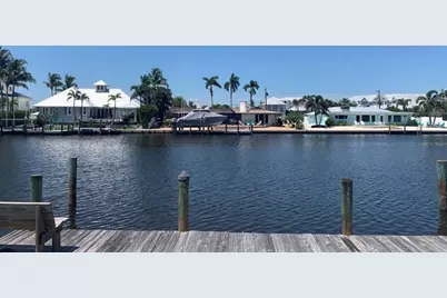 526 67th Street, Holmes Beach, FL 34217 - Photo 2