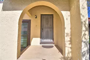 573 Hunter Cir, Kissimmee, FL 34758 - Photo 2