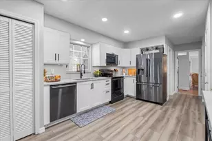 5257 Montserrat Dr, Lakeland, FL 33812 - Photo 8