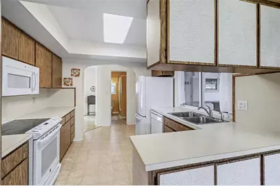 1515 Serpentine Drive S, Saint Petersburg, FL 33705 - Photo 6