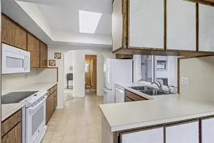 1515 Serpentine Dr S, Saint Petersburg, FL 33705 - Photo 6