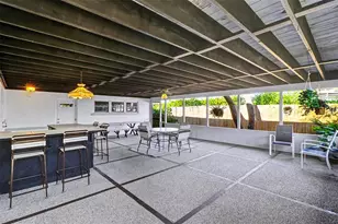 1515 Serpentine Dr S, Saint Petersburg, FL 33705 - Photo 2