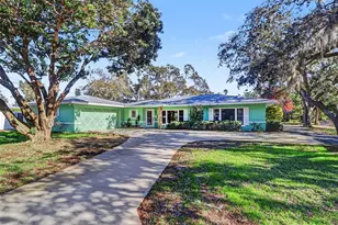 1515 Serpentine Dr S, Saint Petersburg, FL 33705 - Photo 1