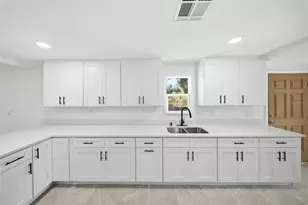 1120 W Marjorie St, Lakeland, FL 33815 - Photo 2