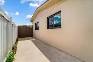 8065 W 14th Ct, Hialeah, FL 33014 - Photo 46