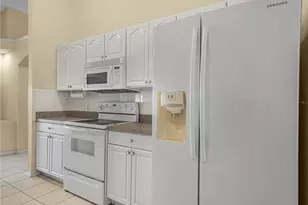 2235 Hunters Greene Dr, Lakeland, FL 33810 - Photo 10