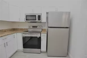 1035 Fox Lake Dr, Lakeland, FL 33809 - Photo 10