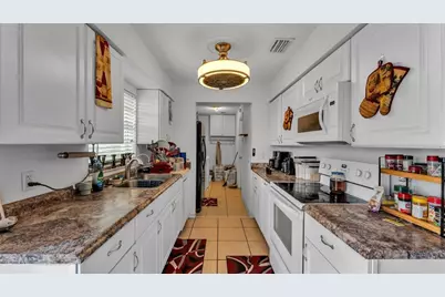 1733 Sandalwood Circle SW, Winter Haven, FL 33880 - Photo 8