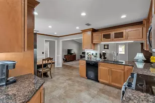 9326 Edison Rd, Lithia, FL 33547 - Photo 14