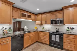 9326 Edison Rd, Lithia, FL 33547 - Photo 10