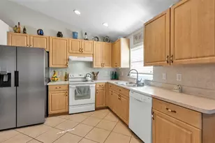 34501 Smart Dr, Zephyrhills, FL 33541 - Photo 12