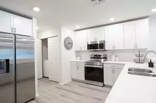 302 Chesapeake Dr, Saint Cloud, FL 34771 - Photo 6