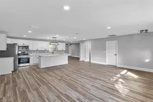 6117 Christina Dr E, Lakeland, FL 33813 - Photo 10