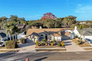 874 Stratford Dr, Lakeland, FL 33813 - Photo 2