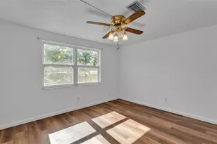 1203 Brandon Lakes Cir, Valrico, FL 33594 - Photo 22