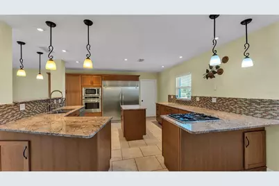 1203 Brandon Lakes Circle, Valrico, FL 33594 - Photo 10