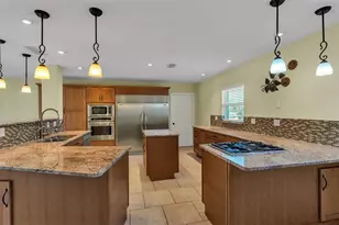 1203 Brandon Lakes Cir, Valrico, FL 33594 - Photo 10